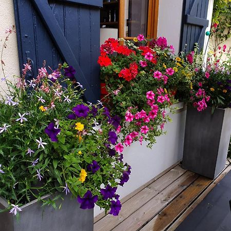 Les Glycines Bed & Breakfast Ury Екстериор снимка