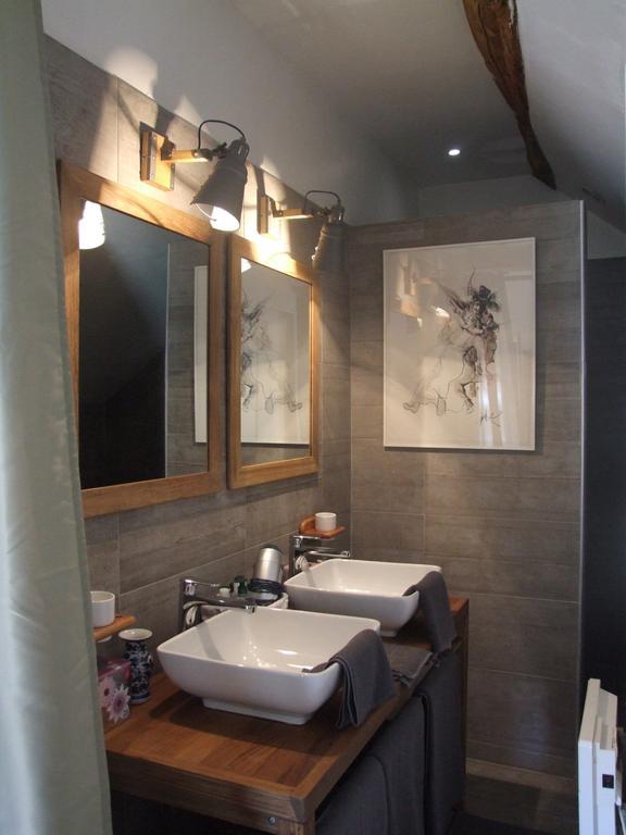 Les Glycines Bed & Breakfast Ury Екстериор снимка