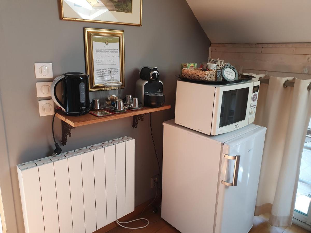Les Glycines Bed & Breakfast Ury Екстериор снимка