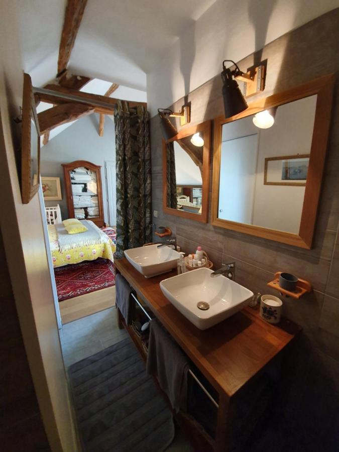 Les Glycines Bed & Breakfast Ury Екстериор снимка