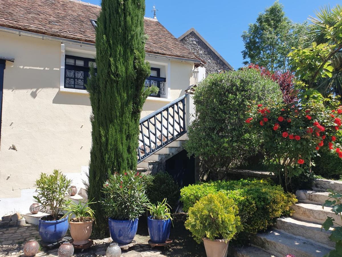 Les Glycines Bed & Breakfast Ury Екстериор снимка
