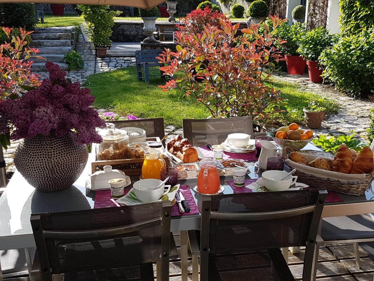 Les Glycines Bed & Breakfast Ury Екстериор снимка