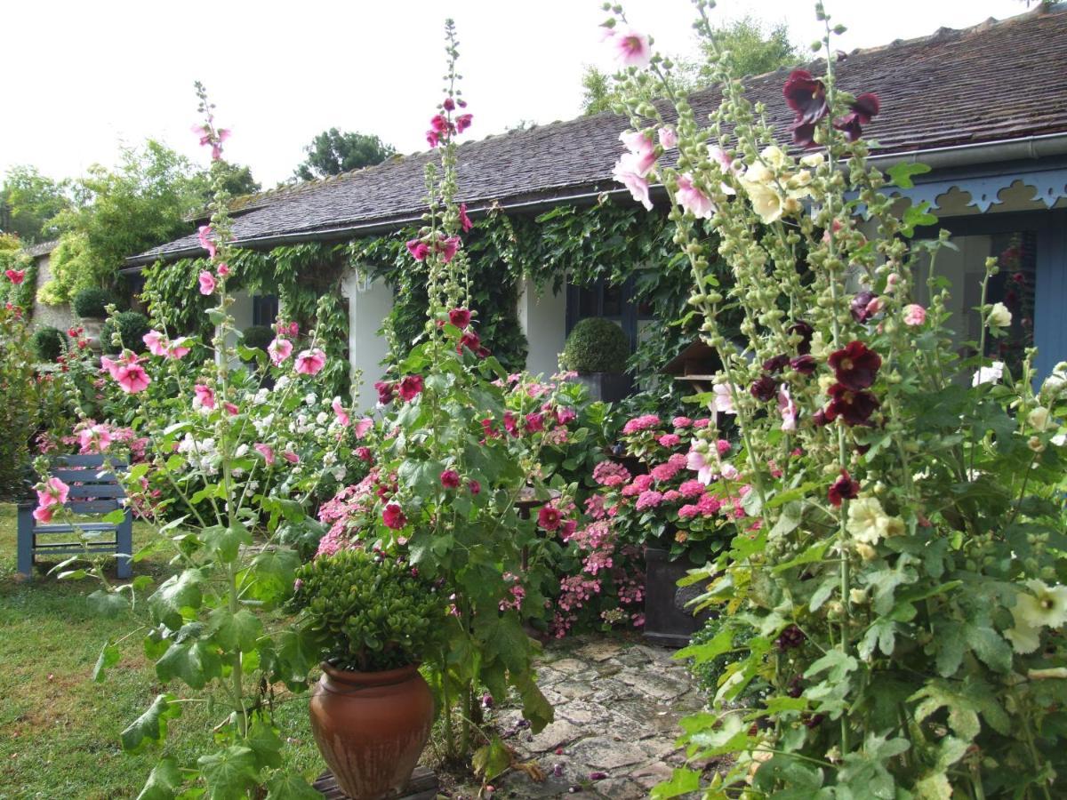 Les Glycines Bed & Breakfast Ury Екстериор снимка