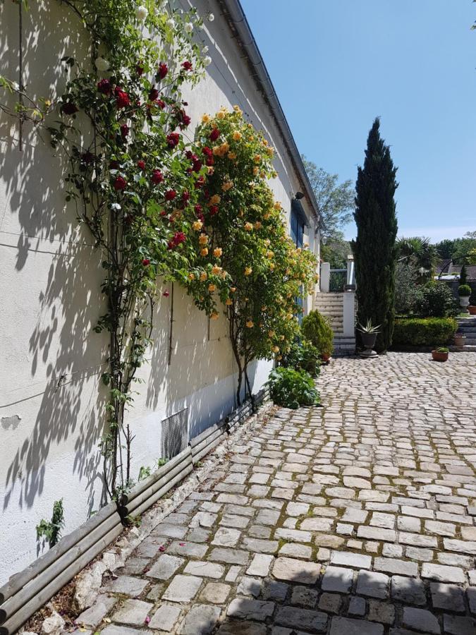 Les Glycines Bed & Breakfast Ury Екстериор снимка