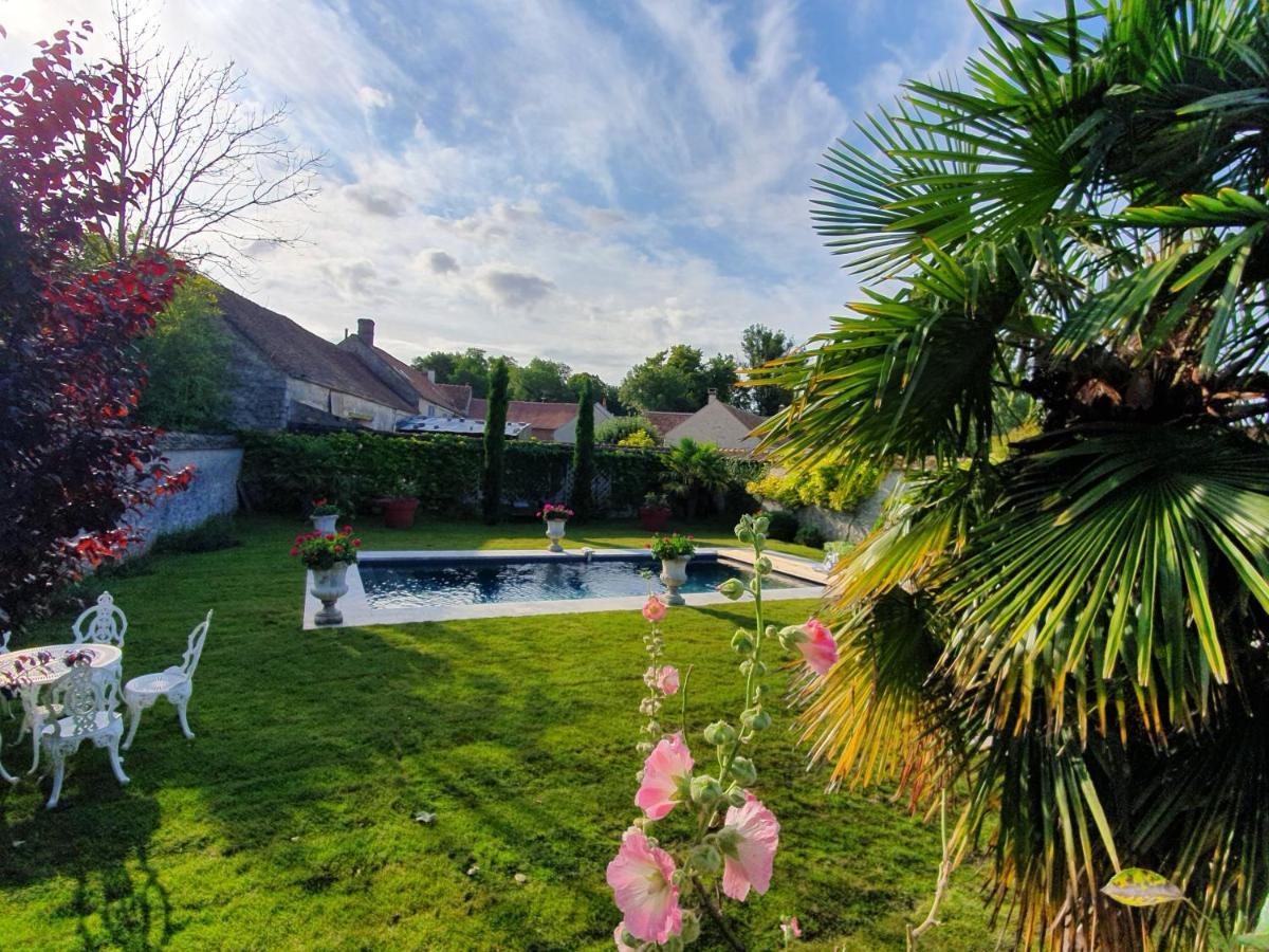Les Glycines Bed & Breakfast Ury Екстериор снимка
