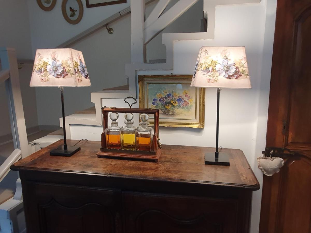 Les Glycines Bed & Breakfast Ury Екстериор снимка