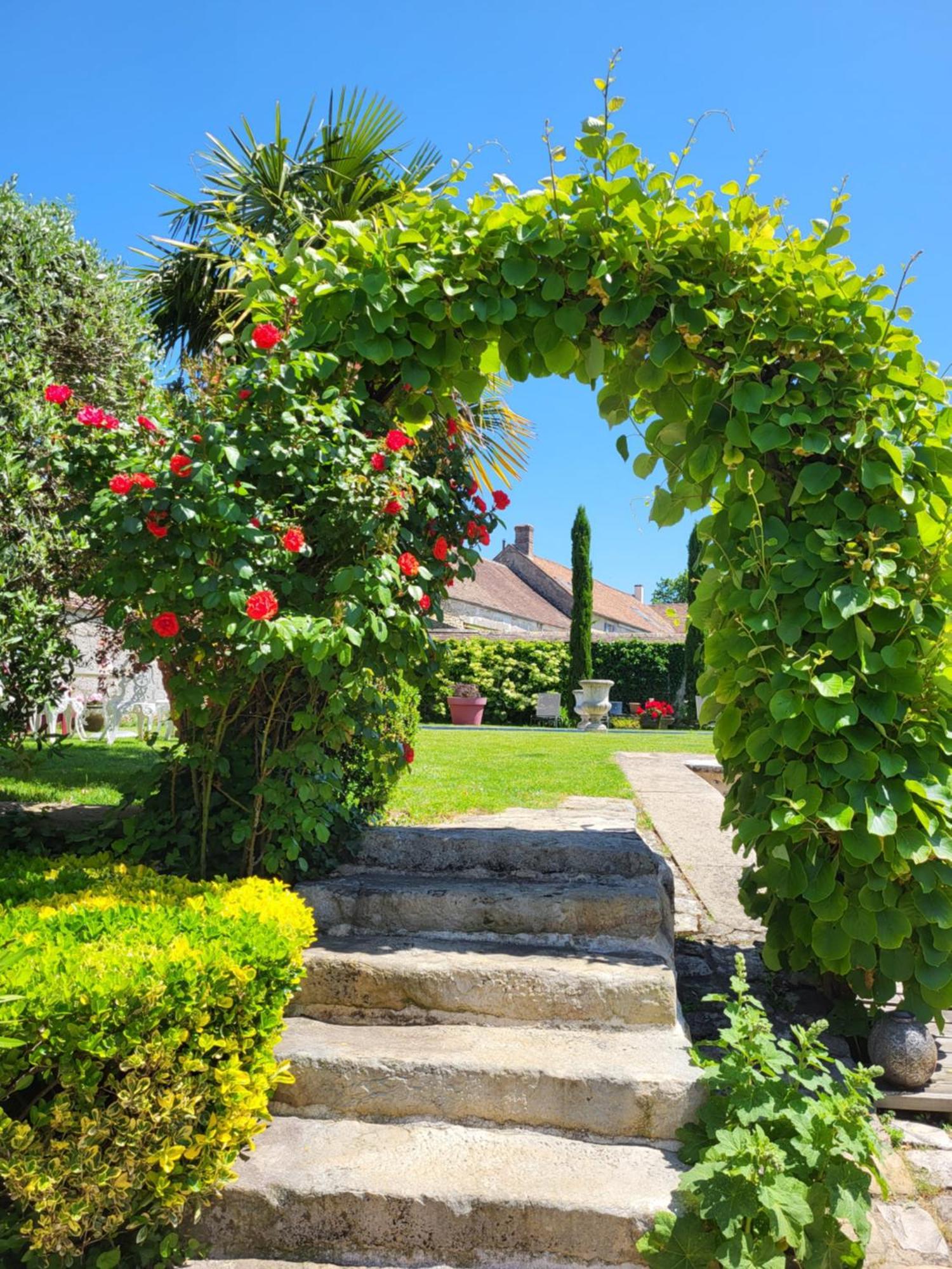 Les Glycines Bed & Breakfast Ury Екстериор снимка