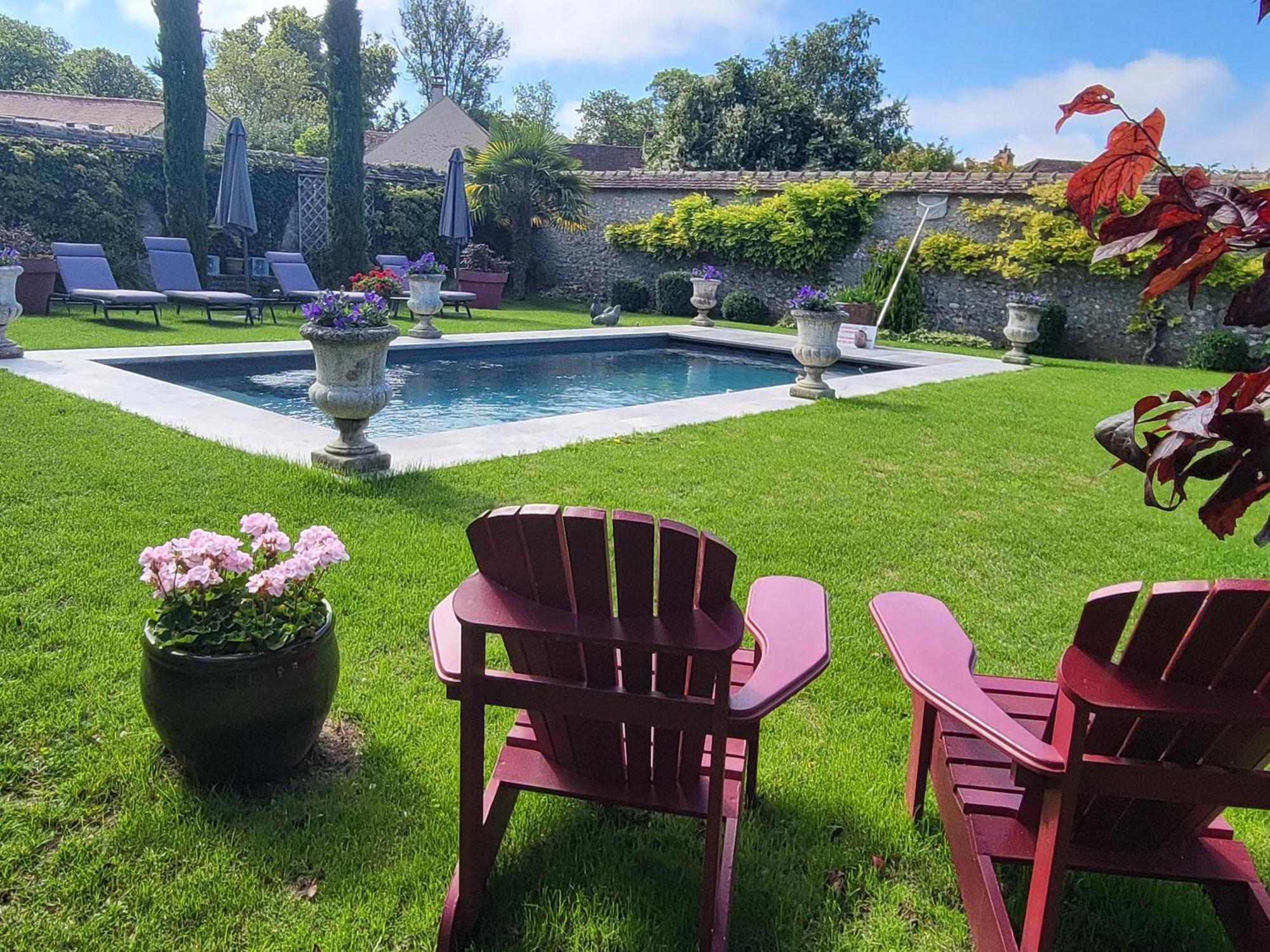 Les Glycines Bed & Breakfast Ury Екстериор снимка