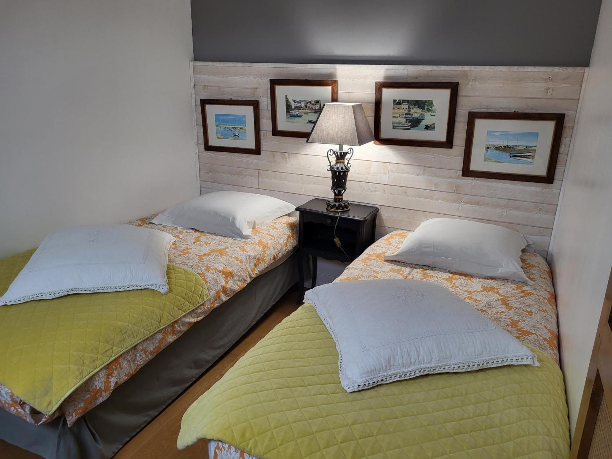 Les Glycines Bed & Breakfast Ury Екстериор снимка